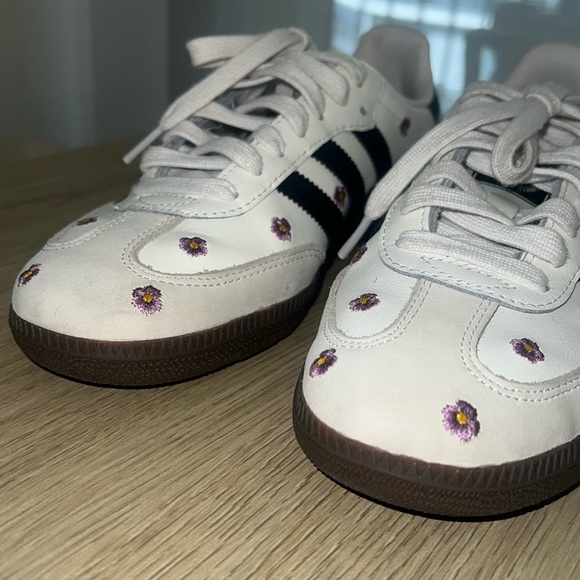 Samba OG Shoes With Flower Appliqués - Picture 3 of 7